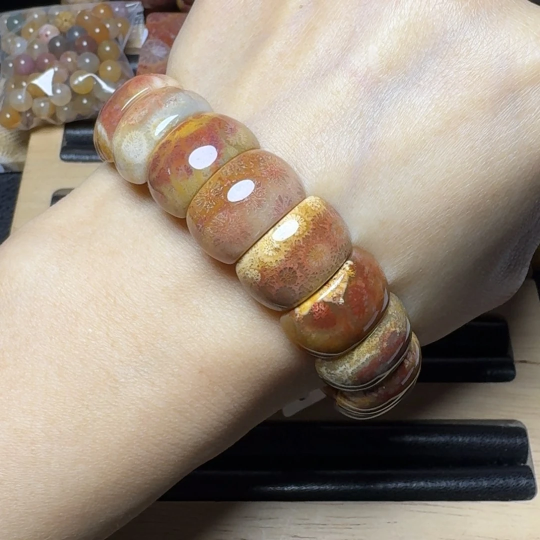 硅化玉带皮的红黄花，盘盘玉润未镶嵌