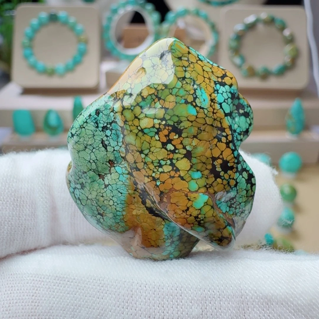 未镶嵌绿松石颈饰