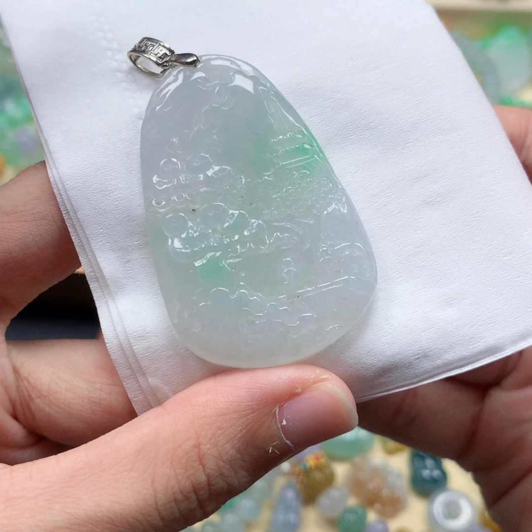 翡翠未镶嵌颈饰闪