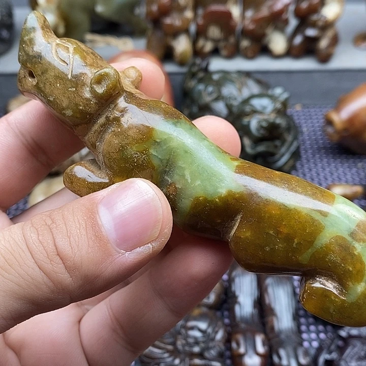 未镶嵌蛇纹石玉颈饰