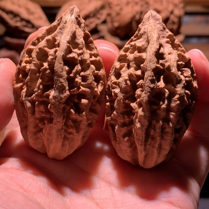 文玩核桃吊坠楸玥核23