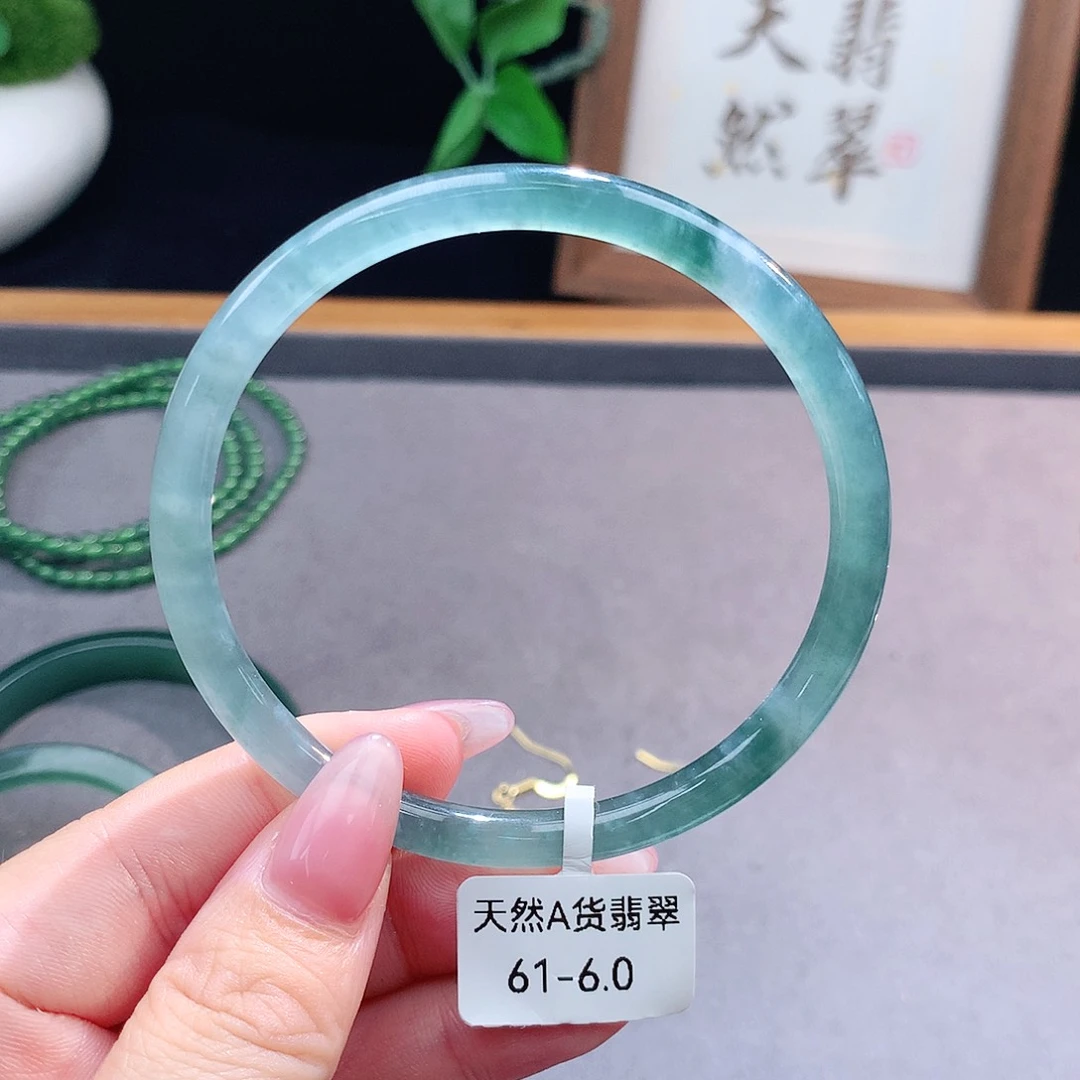翡翠手镯（圆镯）未镶嵌