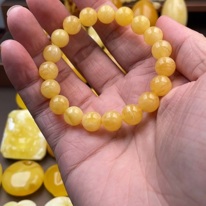 琥珀未镶嵌颈饰如图