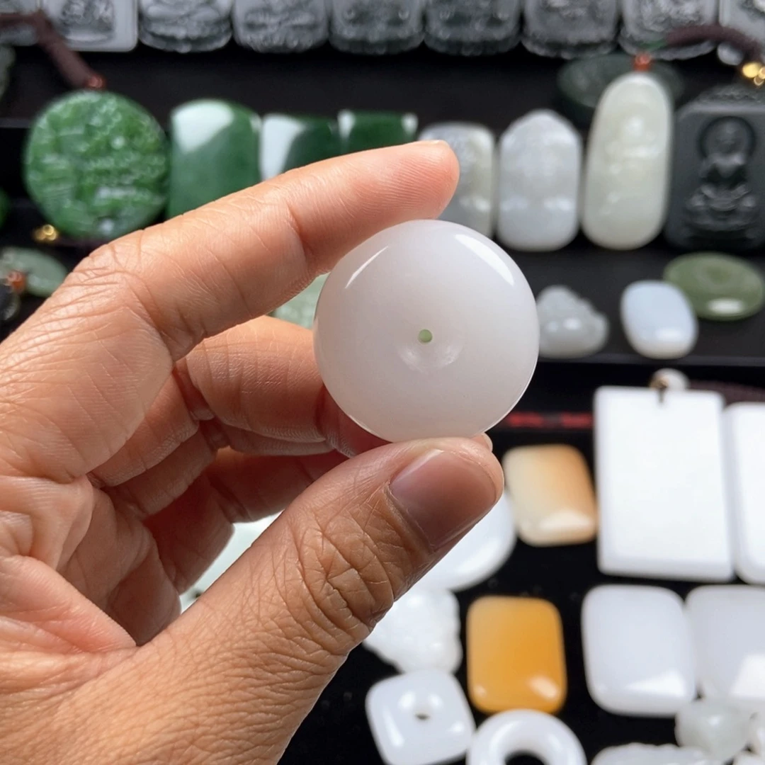 石英质玉未镶嵌颈饰