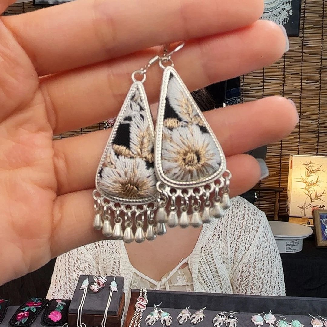 布艺合金苗绣耳坠