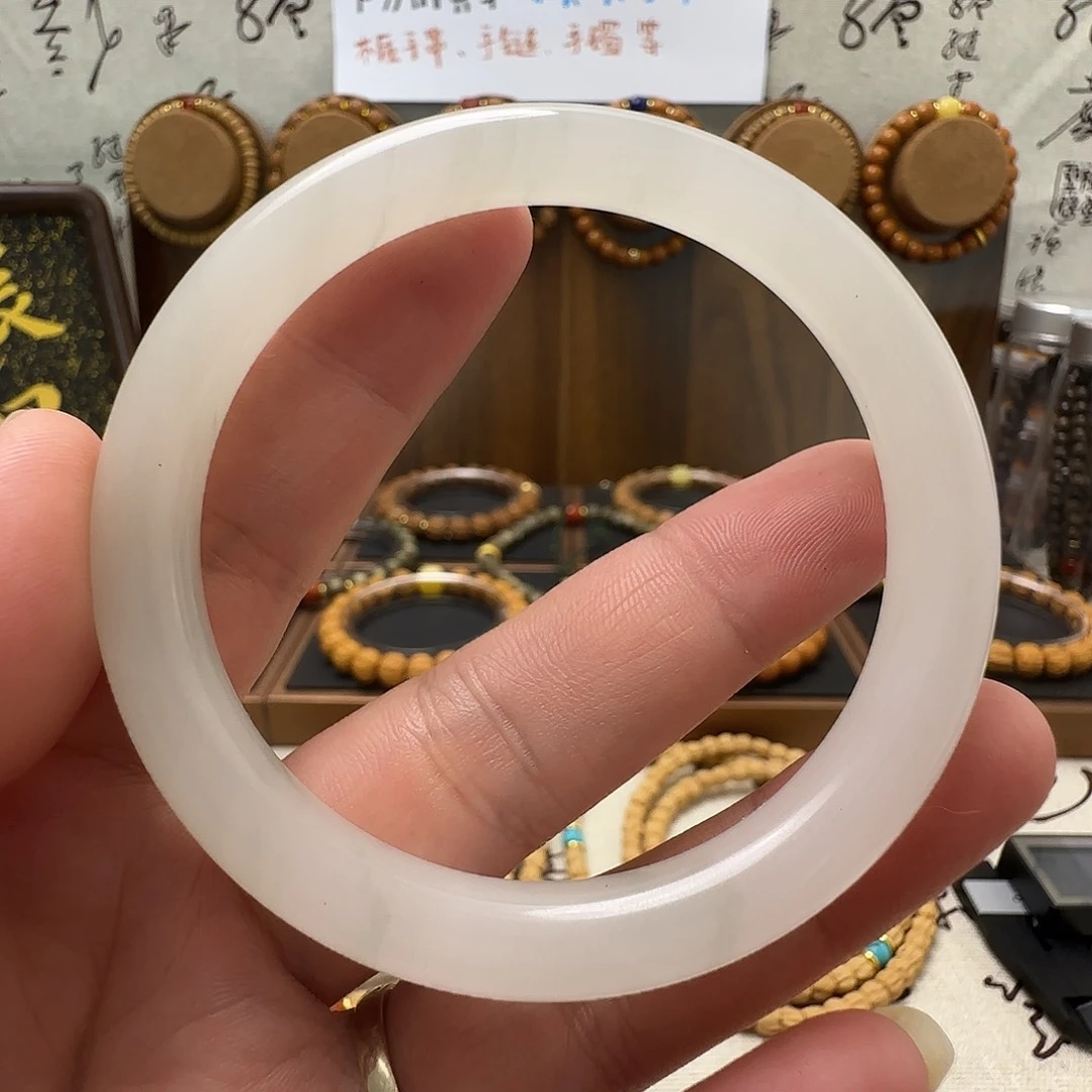 非金属无精品翠手镯