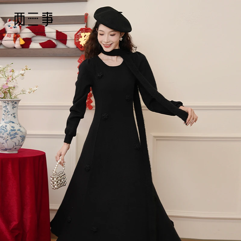 两三事 红拂暮色 2025春季新款复古立体花朵弹性针织a字连衣裙