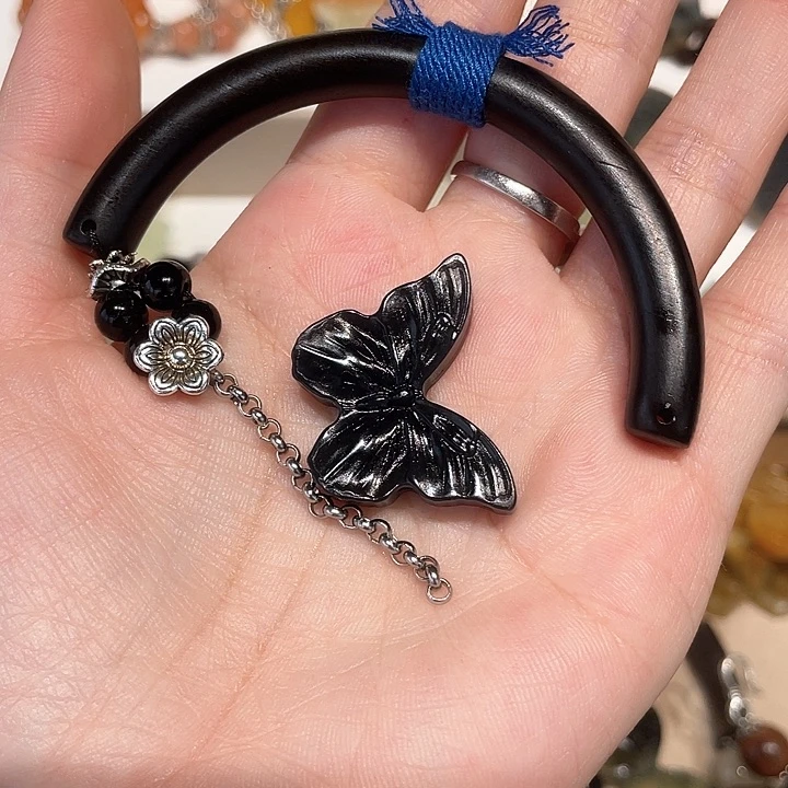 郭***敏蛇纹石玉合金颈饰