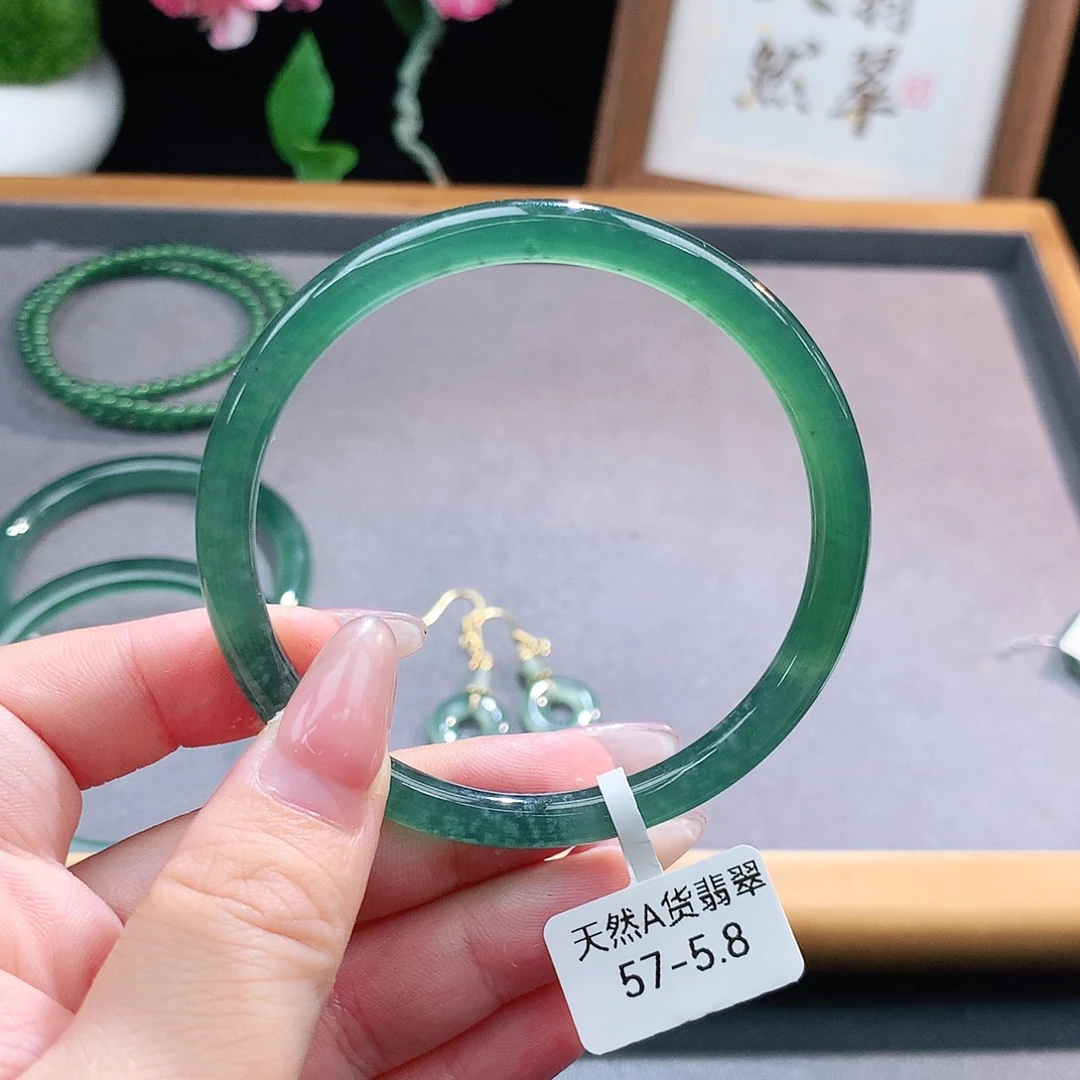 未镶嵌手镯（圆镯）翡翠