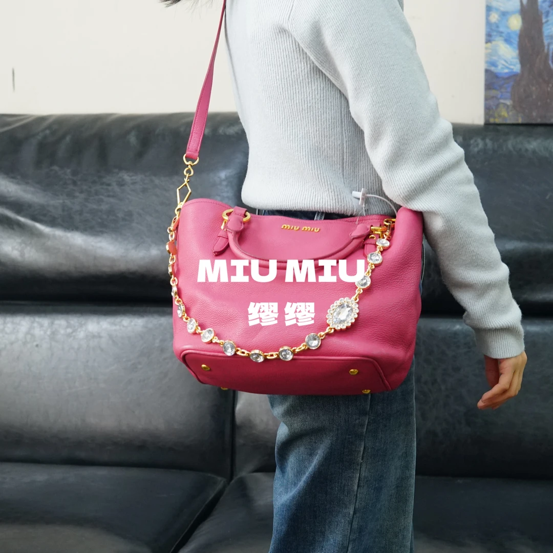 95新 MIU MIU/缪缪 miumiu/粉色链条斜挎包/FYNE02712527/2527