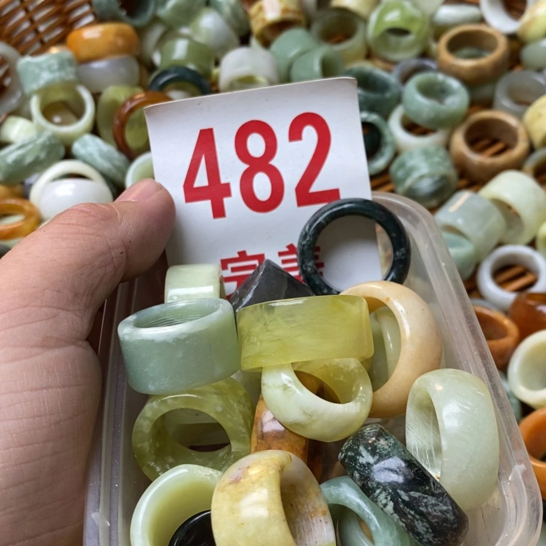 蛇纹石玉挂坠未镶嵌