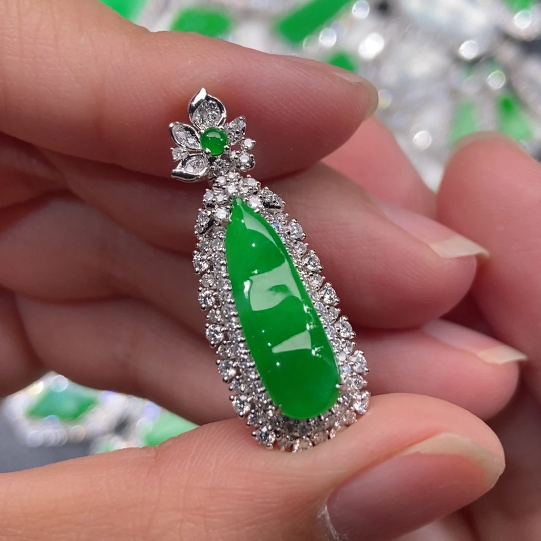 翡翠18K金镶嵌颈饰天然缅甸A货翡翠