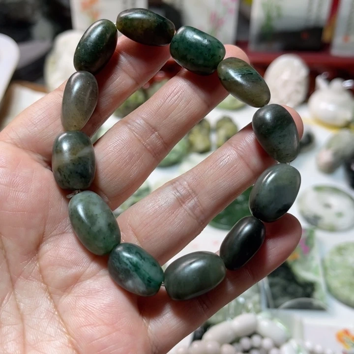 独山玉未镶嵌颈饰