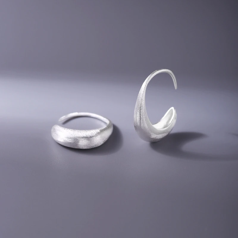 足银耳饰 老凤凰925纯银磨砂弯钩耳环女简约亮银色独特设计港