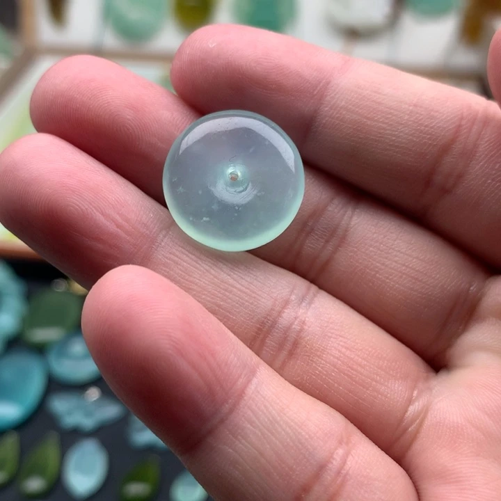 岫玉未镶嵌颈饰平安扣