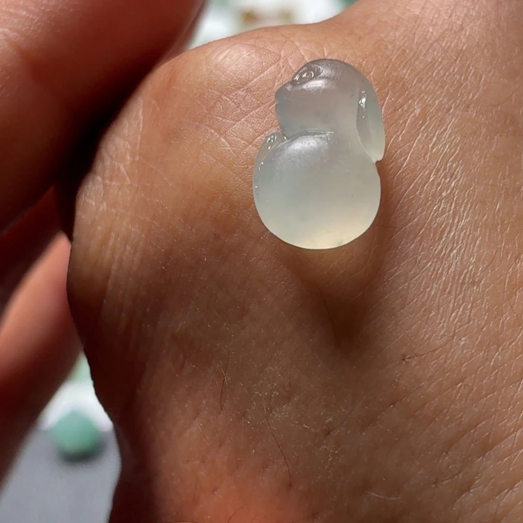 定制翡翠未镶嵌兔子