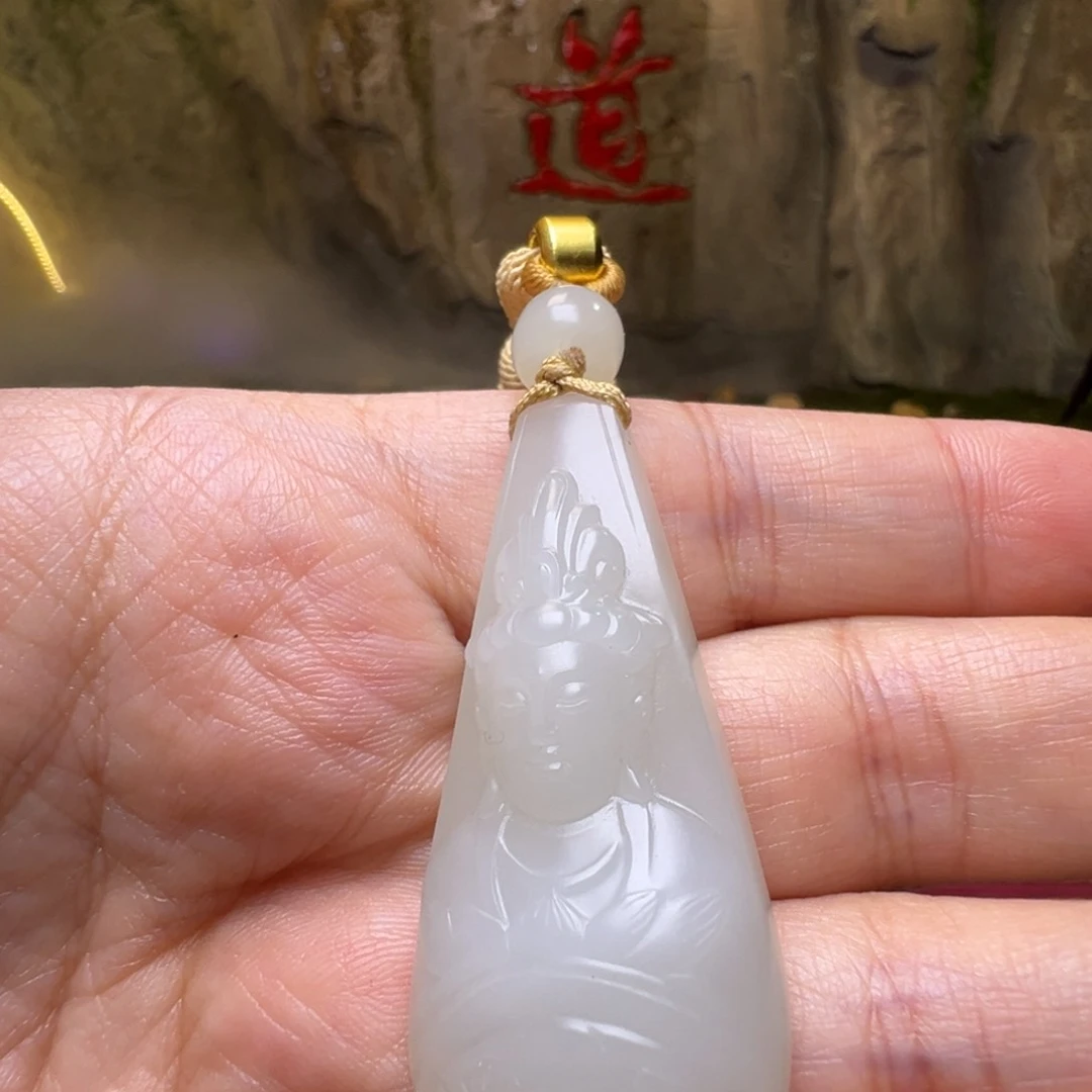 剑***锋和田玉未镶嵌颈饰