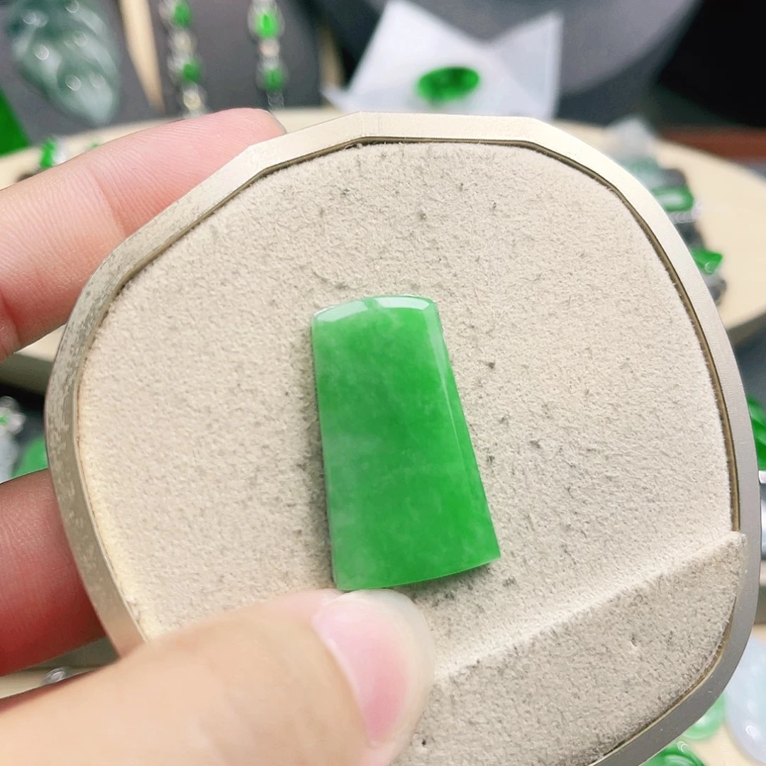 翡翠未镶嵌挂件裸石
