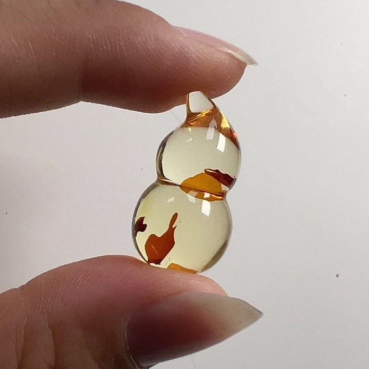 未镶嵌颈饰琥珀（花珀）