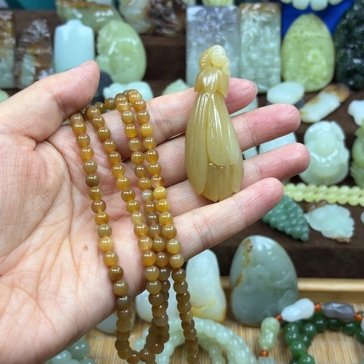 赣***子颈饰未镶嵌和田玉
