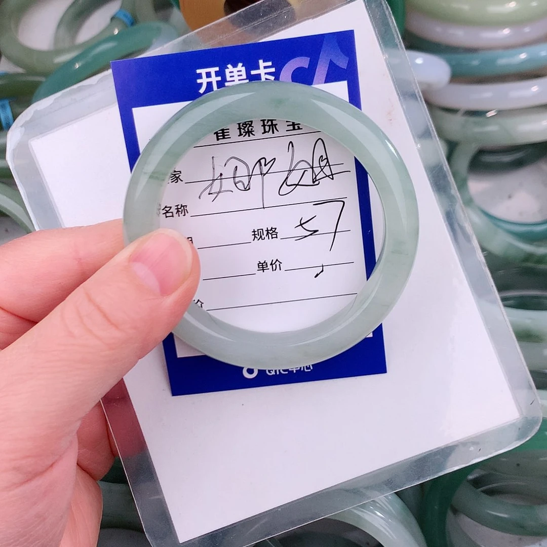 未镶嵌手镯石英质玉（金丝玉）娜*
