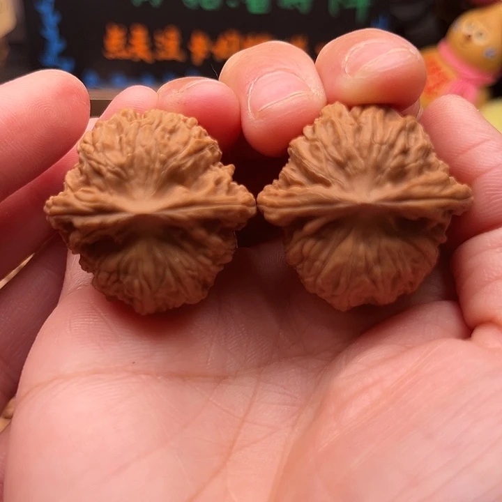 文玩核桃吊坠红豆32全