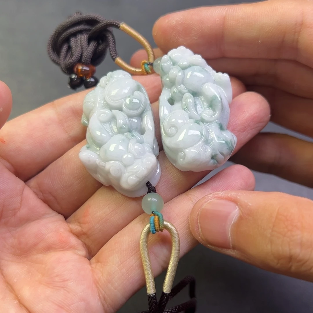 翡翠未镶嵌颈饰多样性拍一发一翡翠手工貔貅