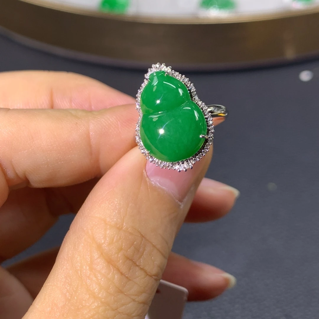 翡翠戒指18K金镶嵌翡翠