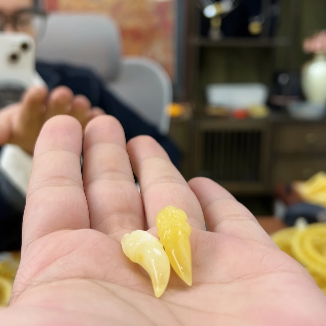 ****班蜜蜡未镶嵌珠宝奇石