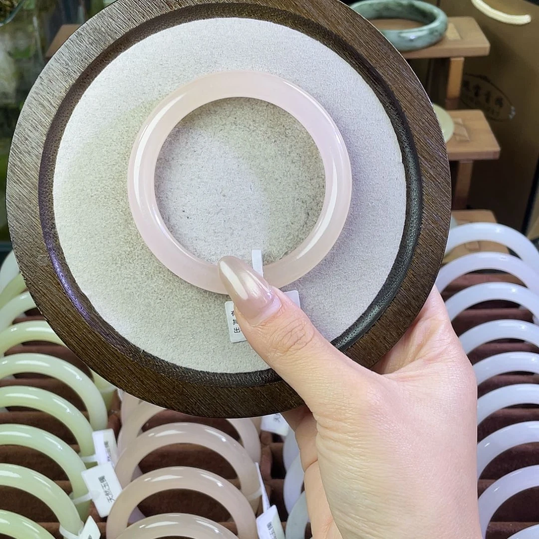 i***.玛瑙/玉髓未镶嵌手镯