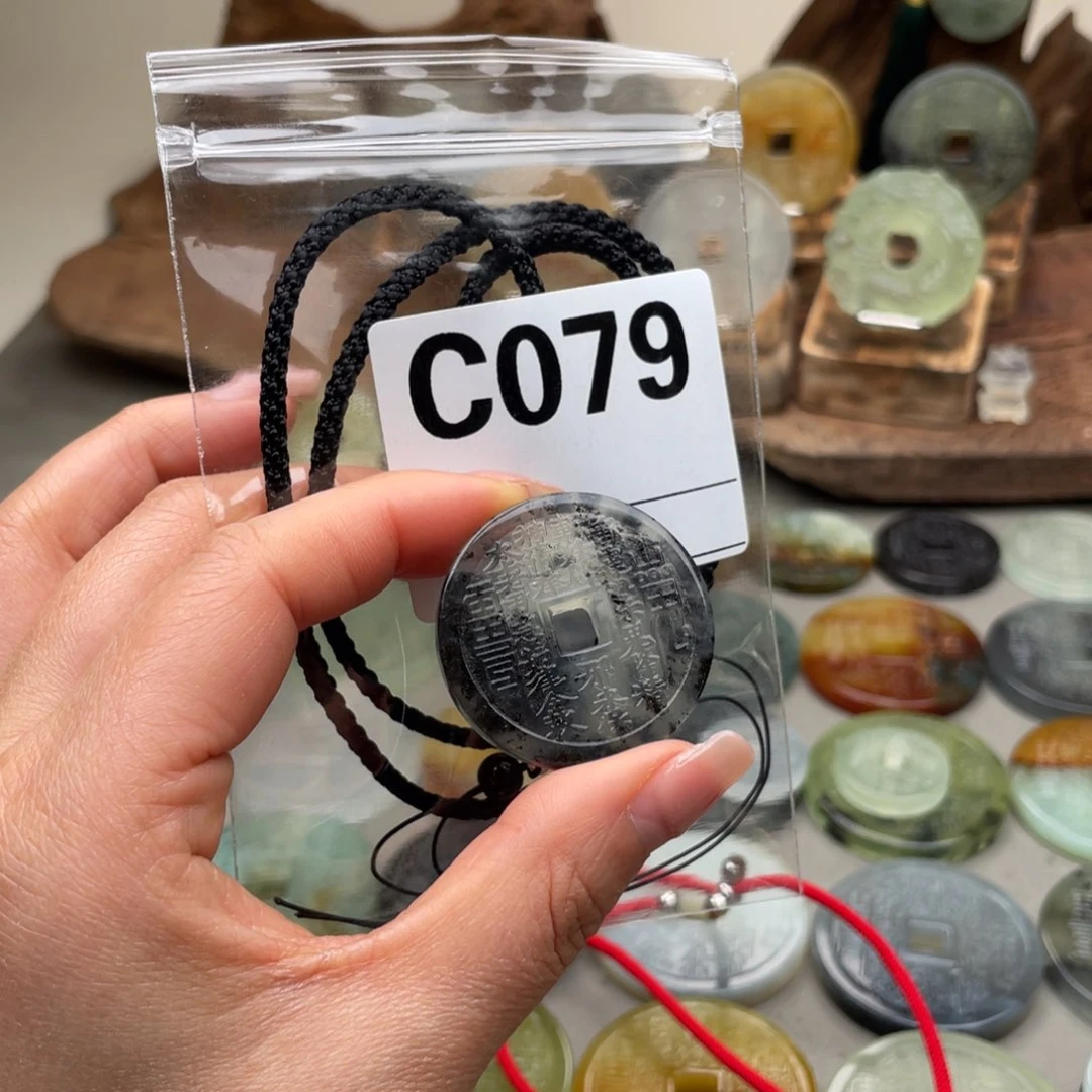 蛇纹石玉颈饰未镶嵌孤****局