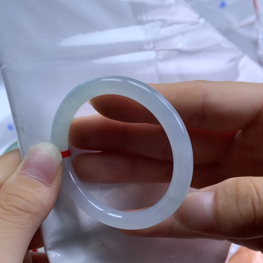 翡翠手镯未镶嵌翡翠