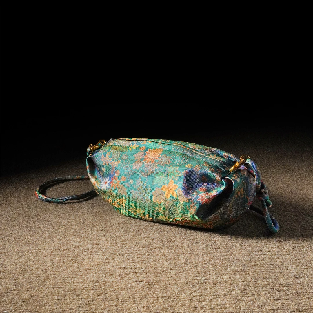 森下新中式蜀锦便携手机包2025新款轻便出游绿色国风单肩斜挎软包