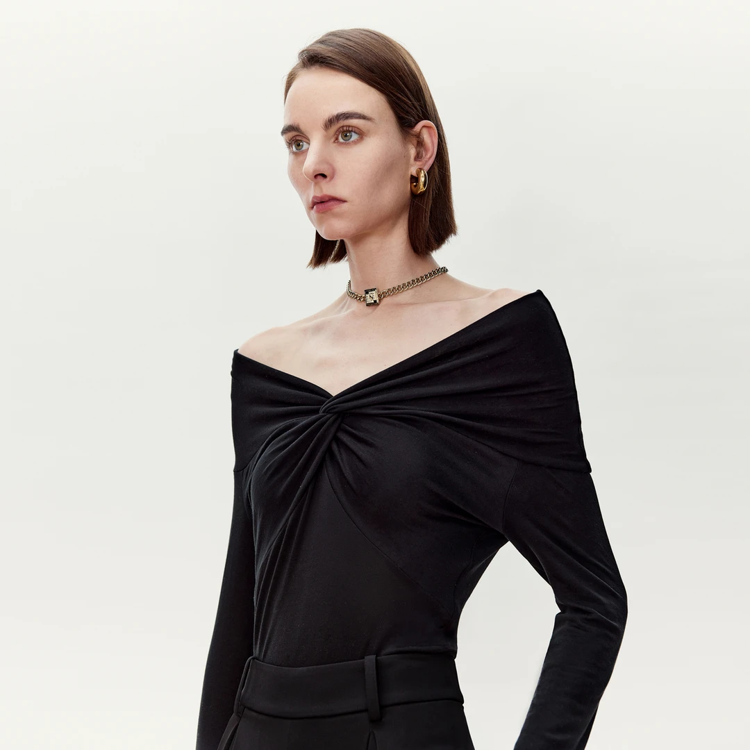 LYNEE 简约一字肩收腰黑色优雅扭结上衣时髦百搭 LGD2FST001