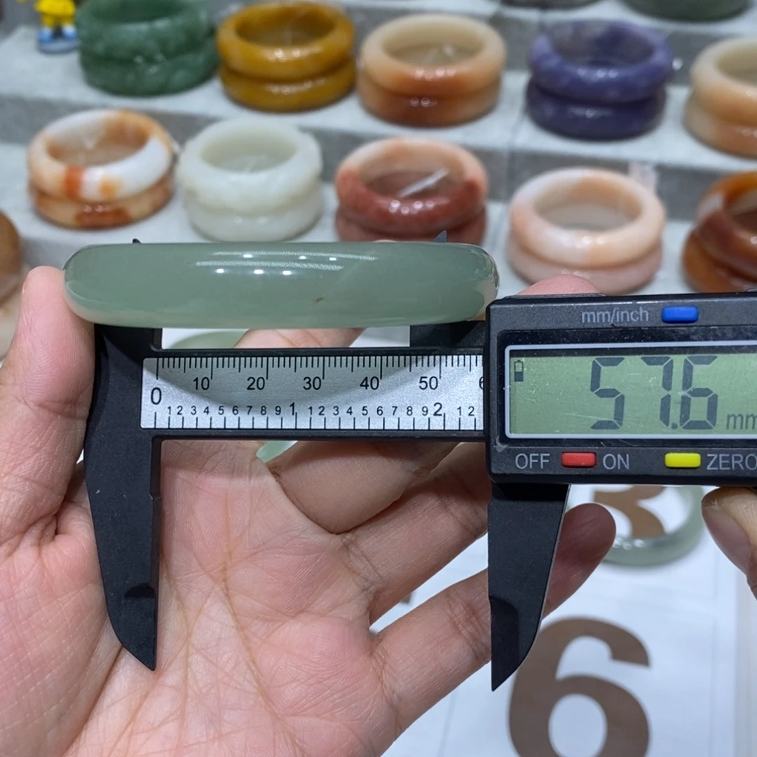 石英岩玉未镶嵌手镯