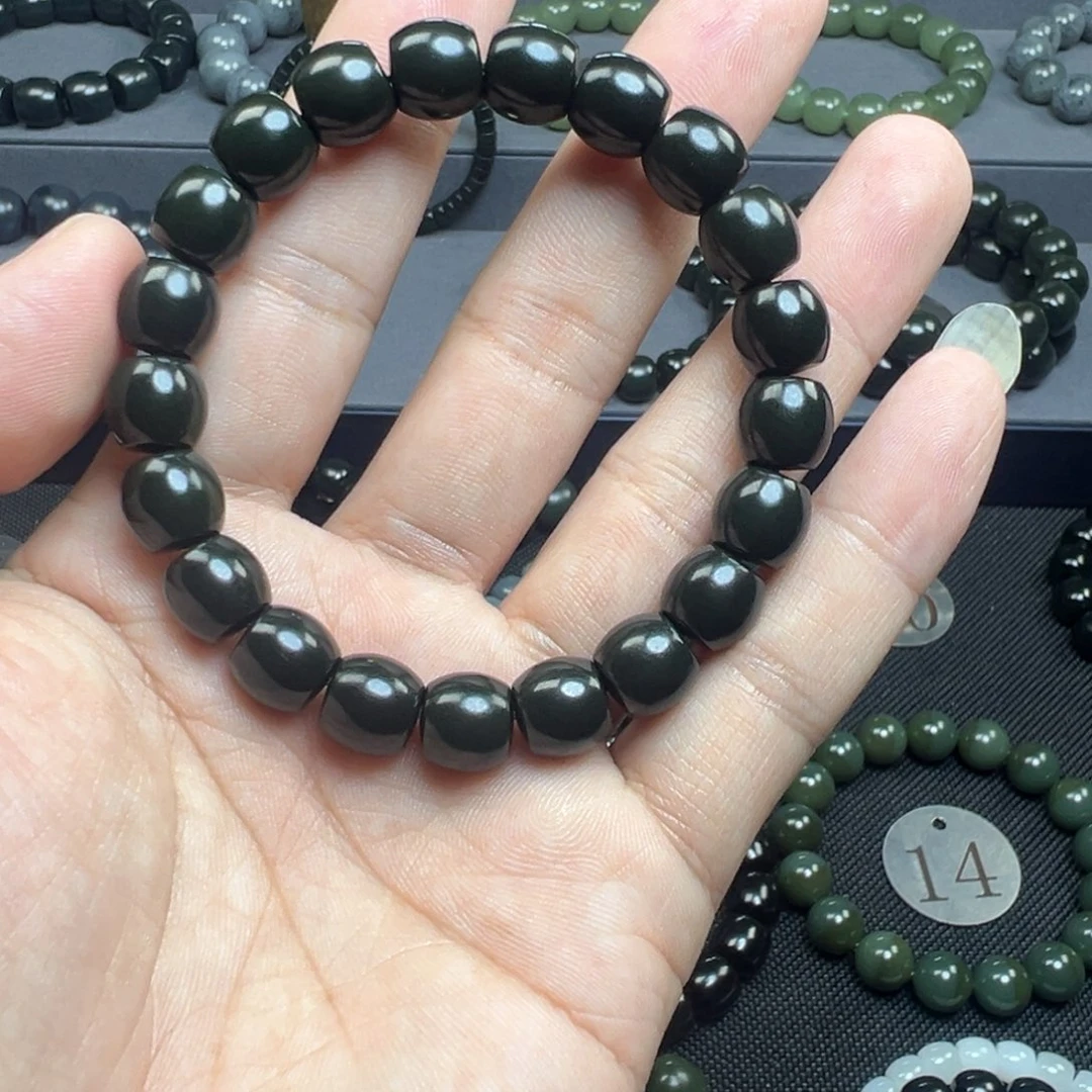 斯***齐和田玉未镶嵌手链