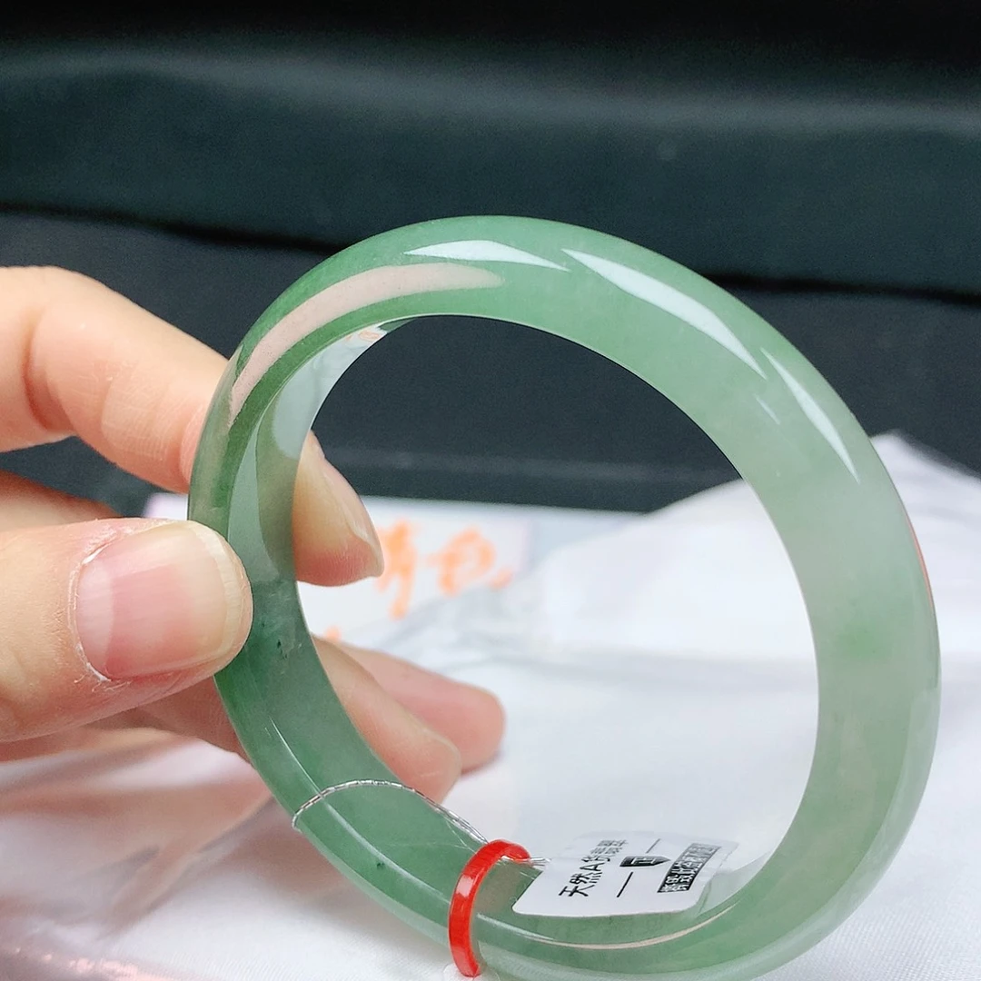 翡翠手镯未镶嵌55贵