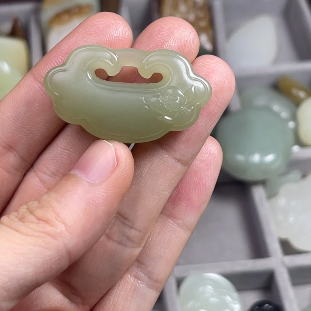 简***福和田玉未镶嵌颈饰