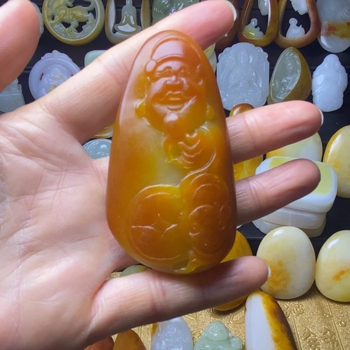 常***亮和田玉未镶嵌颈饰