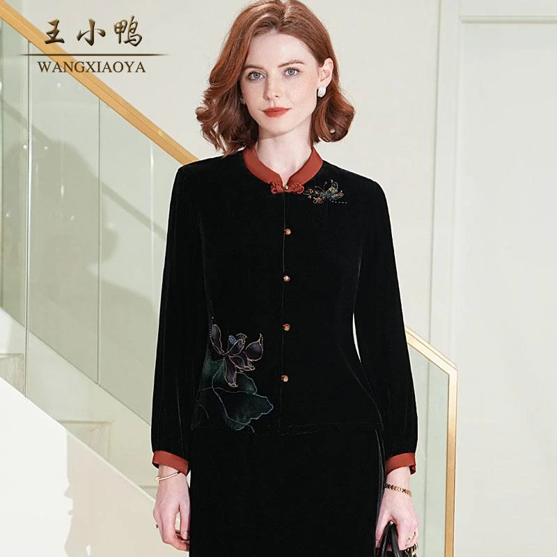 王小鸭2025春新款刺绣钉珠桑蚕丝丝绒上衣盘扣新中式简约气质时尚