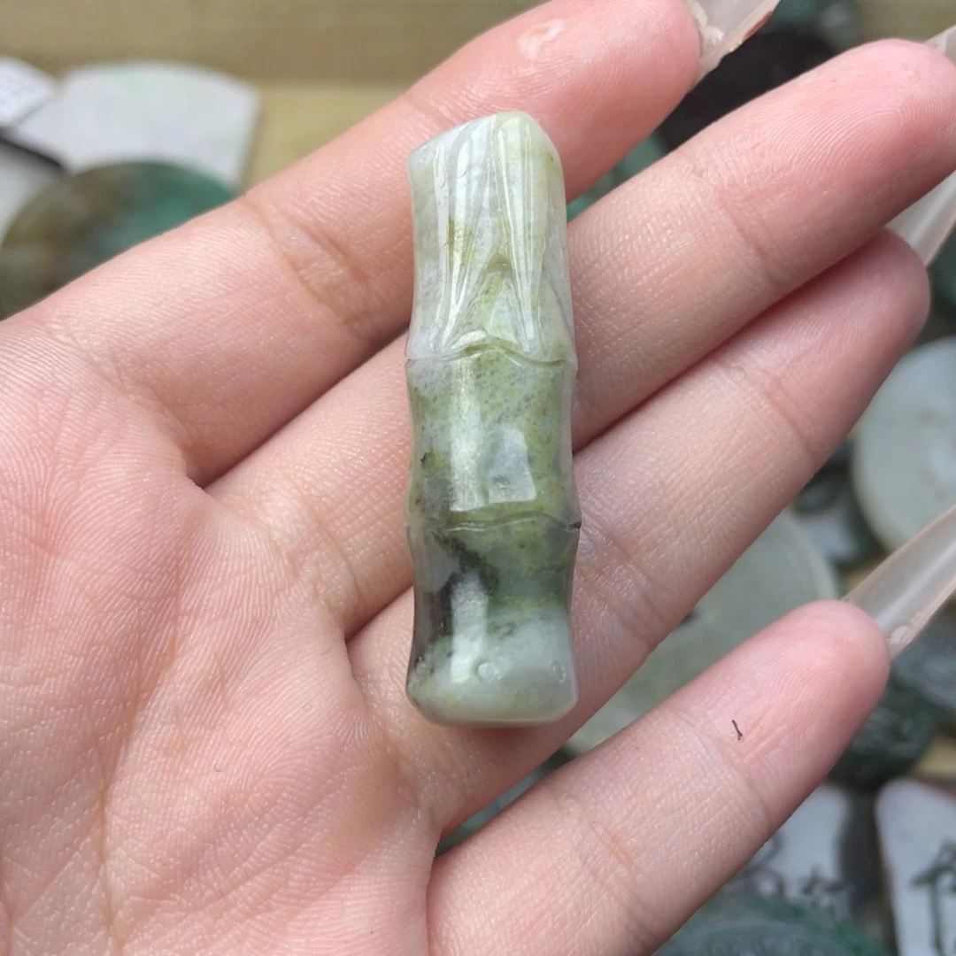 独山玉未镶嵌颈饰