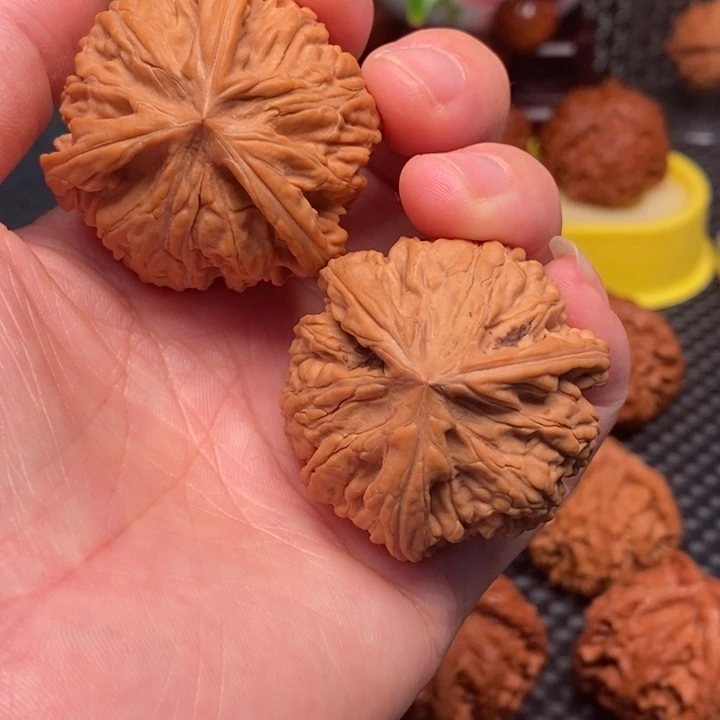 ****诺文玩核桃吊坠文山奔