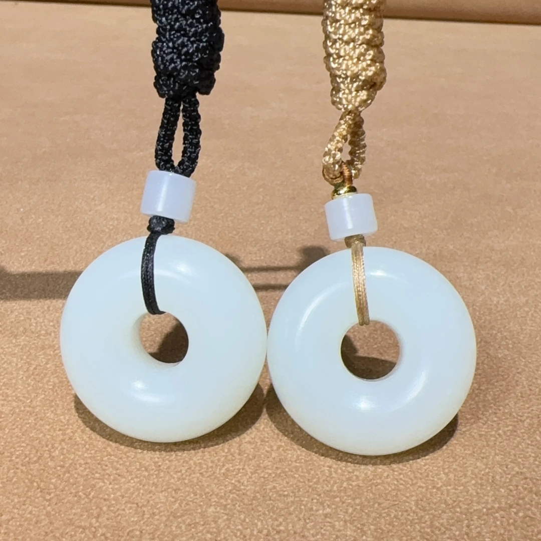 新疆和田玉甜甜圈平安扣29.5*12.7重约20克多样性发一