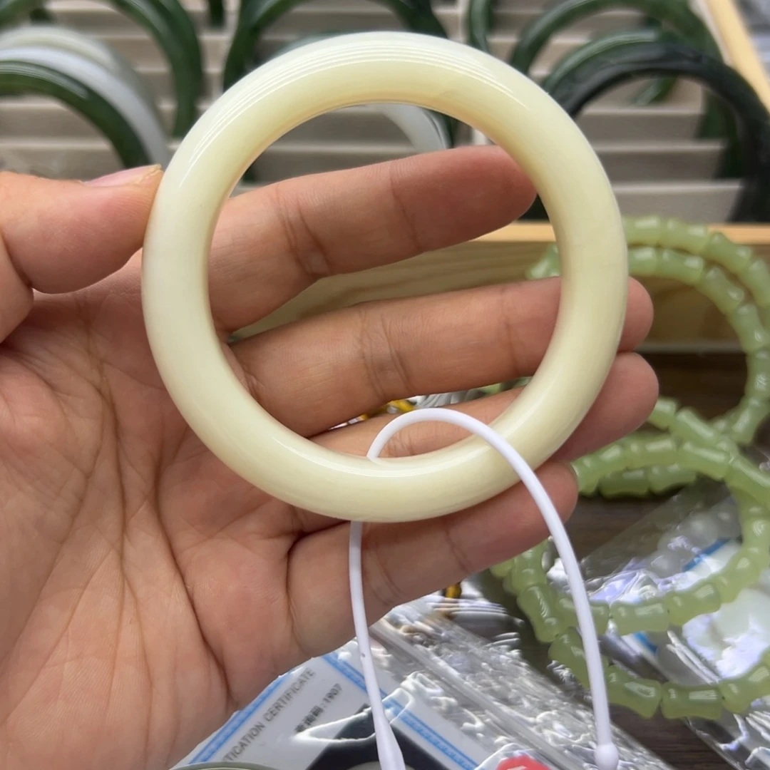 和田玉未镶嵌手镯56圈围198瑕