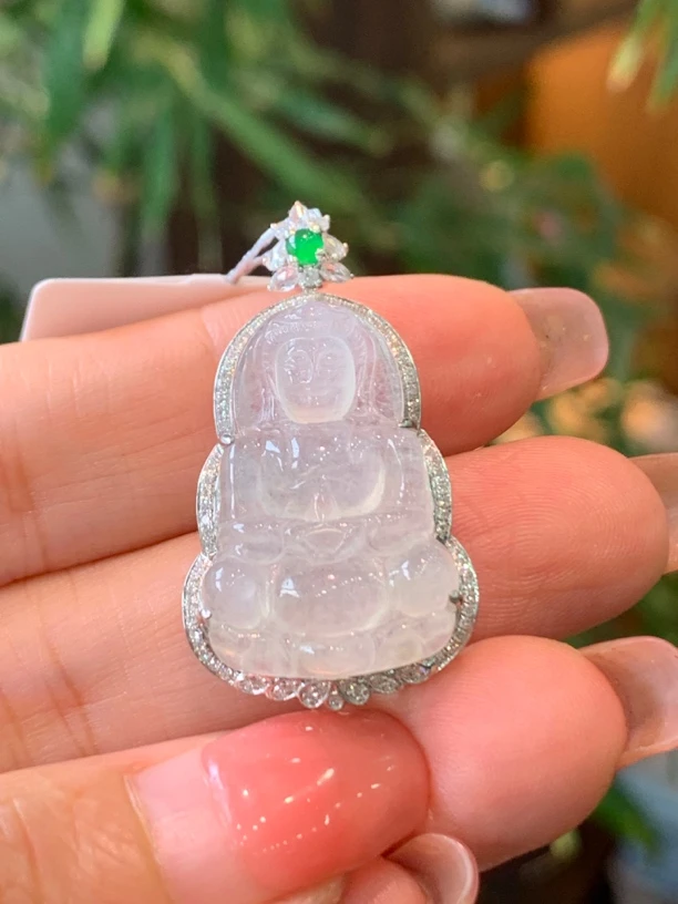 18金镶嵌天然翡翠观音