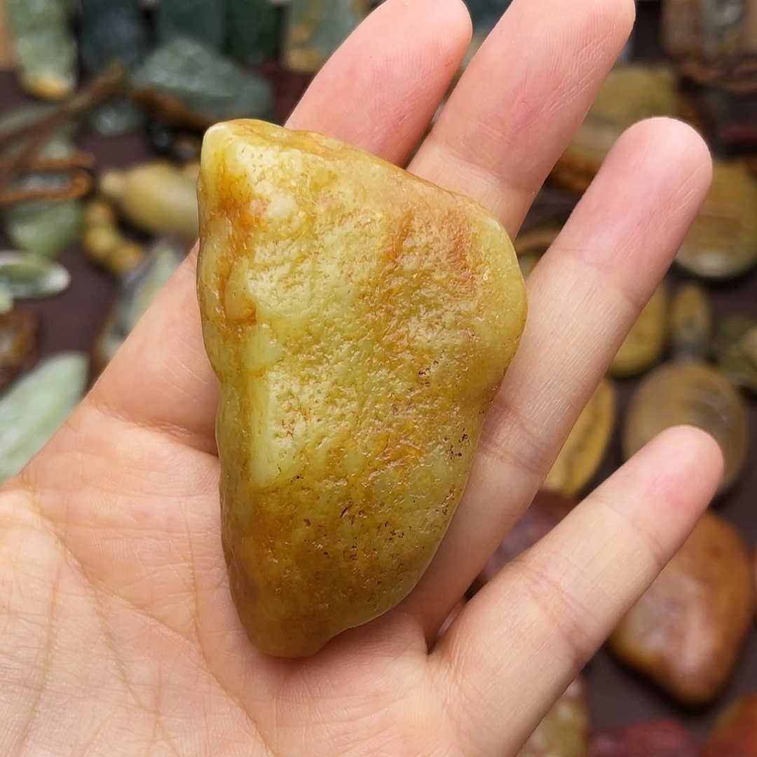 颈饰未镶嵌岫岩河磨玉（透闪石质玉）