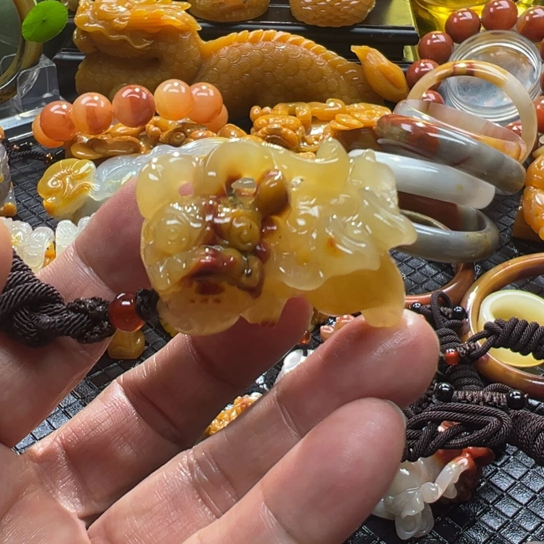 石英质玉未镶嵌颈饰