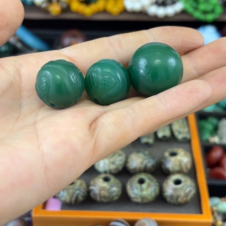 河***妞玛瑙/玉髓颈饰未镶嵌