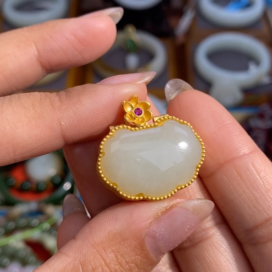 和田玉未镶嵌颈饰