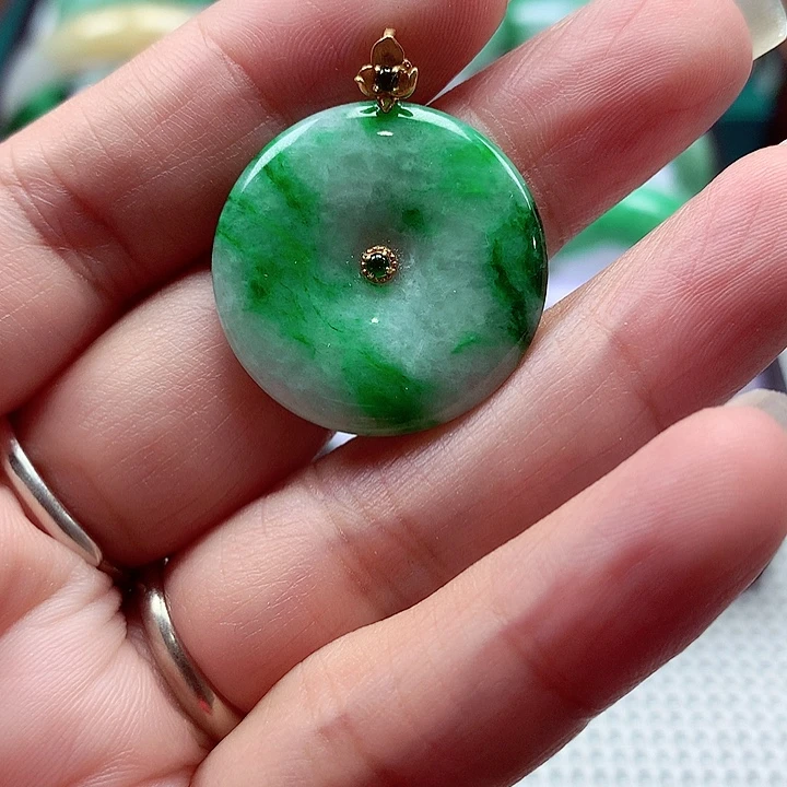 翡翠18K金镶嵌颈饰翡翠